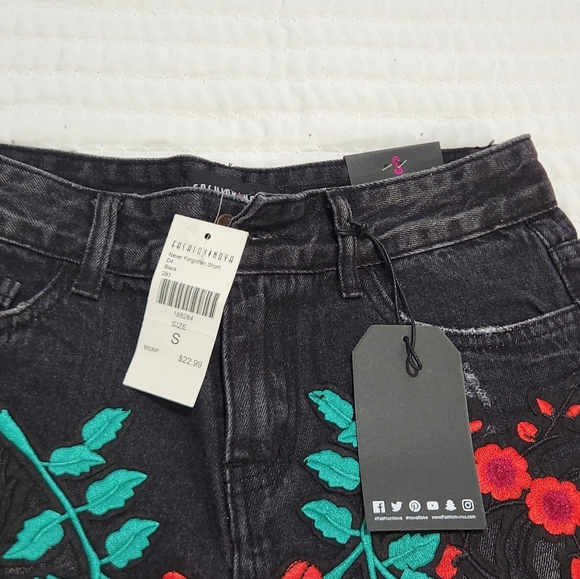 Fashion Nova Denim Shorts Size S - Picture 5 of 13